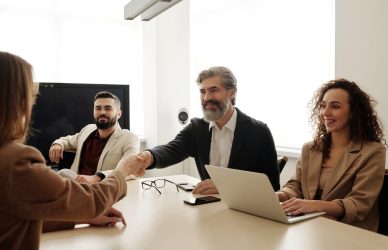 Dobrodošlica v podjetju, uvajanje v delo (onboarding)